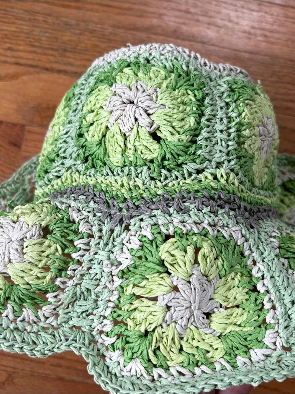 Steve Madden Boho Bucket Hat Granny Square Paper Yarn Festival Y2K Green White
